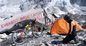 Omar Di Felice Raggiunge In Mtb Il Campo Base Dell'Everest: Che Record!