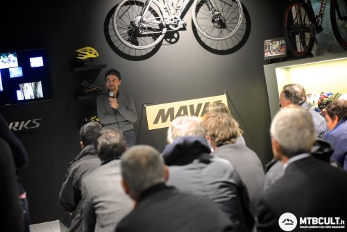 Omar Di Felice Durante La Presentazione Della Sua Impresa Al Balduina Bike Shop Di Roma