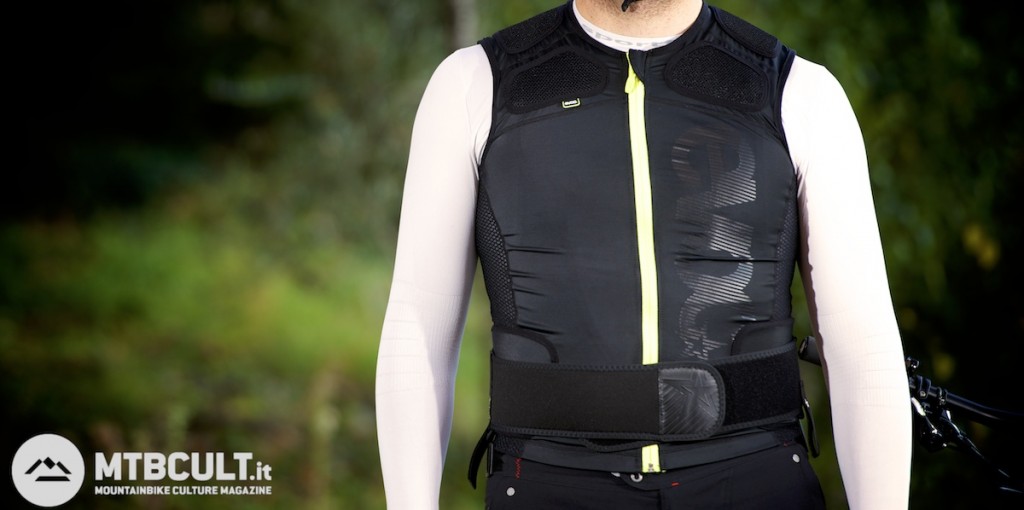 La Nuova Colorazione Del Protector Vest Air +, Nero Con Zip Giallo Neon.