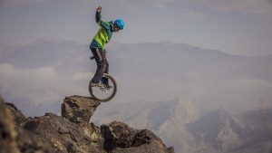 Video - Con Il Monociclo Sul Monte Damavand, Iran. Roba Estrema...