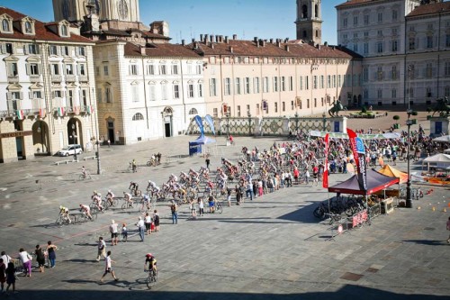 Piazza Castello invasa dai biker.