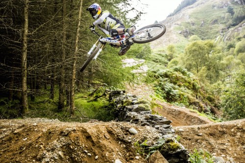 Gee Atherton Performing At Red Bull Hard Line In Dinas Mawddwy, United Kingdom On The 10Th Of September 2015 // Sven Martin/Red Bull Content Pool // P-20150914-00160 // Usage For Editorial Use Only // Please Go To Www.redbullcontentpool.com For Further Information. //