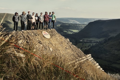 Gee Atherton, Kye Forte And Other Participants Pose For A Group Portrait At Red Bull Hard Line In Dinas Mawddwy, United Kingdom On The 10Th Of September 2015 // Rutger Pauw / Red Bull Content Pool // P-20150914-00166 // Usage For Editorial Use Only // Please Go To Www.redbullcontentpool.com For Further Information. //