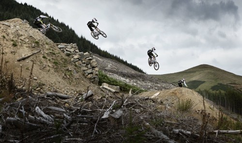 Gee Atherton Performing At Red Bull Hard Line In Dinas Mawddwy, United Kingdom On The 9Th Of September 2015 // Rutger Pauw / Red Bull Content Pool // P-20150914-00191 // Usage For Editorial Use Only // Please Go To Www.redbullcontentpool.com For Further Information. //
