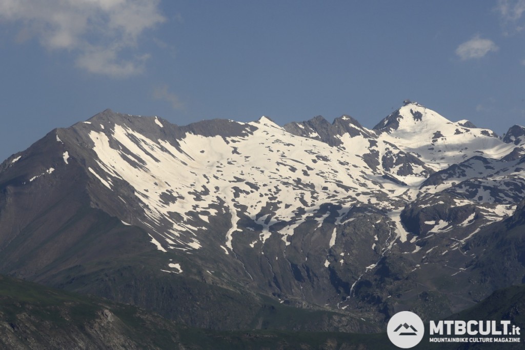 Vista Sul Ghiacciaio Della Megavalanche Dell'Alpe D'Huez. Questa Montagna È Un Pezzo Di Storia Della Mtb.