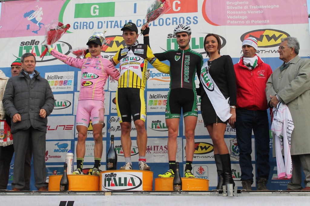 Il podio della gara di Rossano Veneto con (da sinistra) Bertolini, Franzoi e Tabacchi.