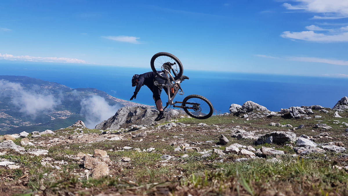 Tocsen Black Bike Actionshot Mountains Summer