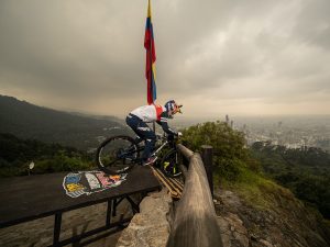 Red Bull Cerro Abajo: L'Urban Downhill Più Lunga Al Mondo